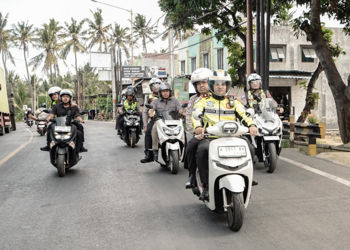 Penyeberangan Ketapang Membludak, Polda Jatim Terjunkan Puluhan Personel Siaga 24 Jam