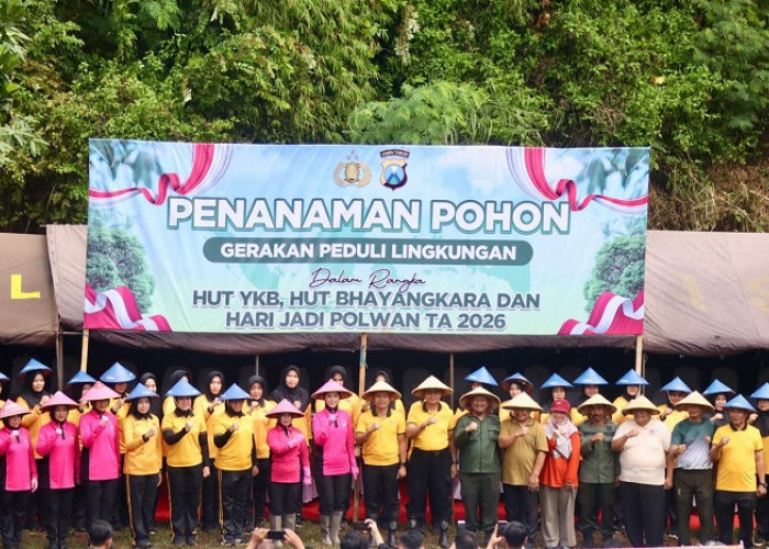 Rayakan HUT Yayasan Kemala Bhayangkari, Kapolres Pasuruan Tanam Pohon di Waduk Kalisat