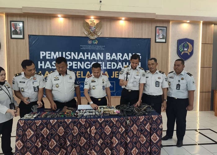 Lapas Jember Musnahkan Ratusan Barang Terlarang Hasil Razia Blok Hunian