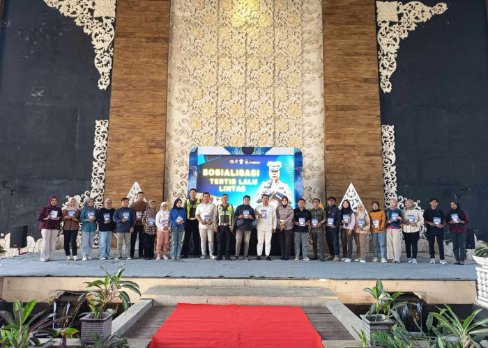 Satlantas Polres Lumajang Sosialisasikan Tertib Berlalu Lintas kepada Karyawan PNM