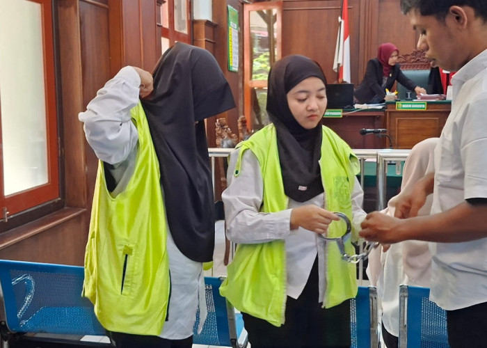 Gasak Emas Rp2,4 M dari Brankas Toko, Dua Karyawati Divonis 3 Tahun Lebih