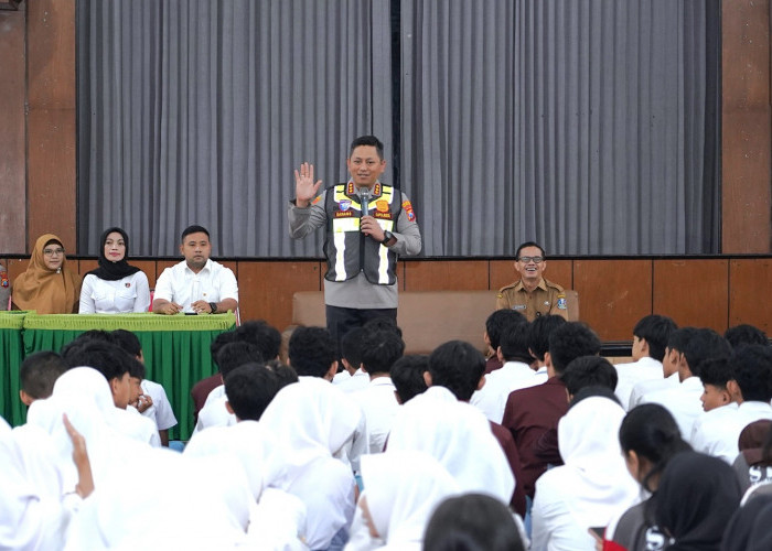 Kombes Danang Edukasi Siswa SMAN 4 Malang Tentang Cyber Crime dan NAPZA