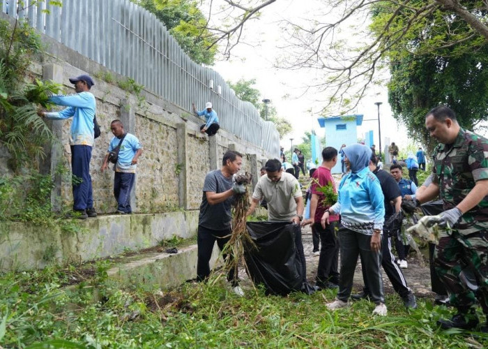 Bangkitkan Budaya Kerja Bakti, Setyo Wahono Inisiasi Aksi Bersih-bersih di Bojonegoro