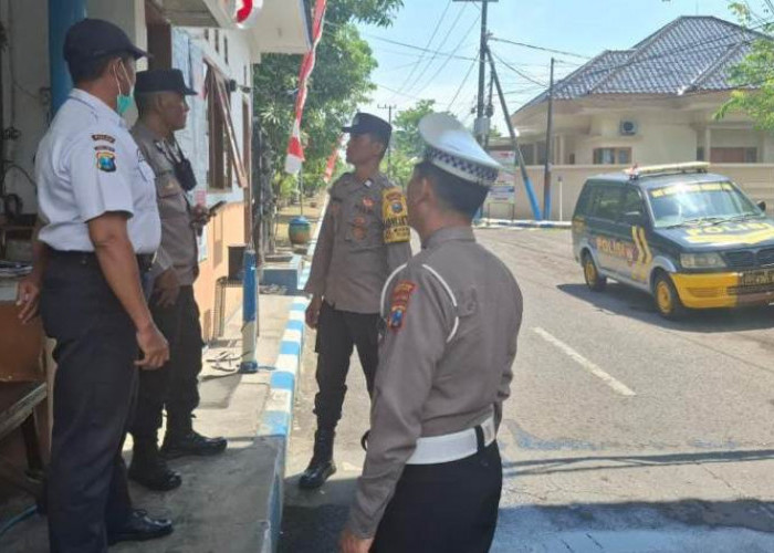 Polsek Rungkut Patroli Gabungan Bersama Security Wujudkan Keamanan Lingkungan