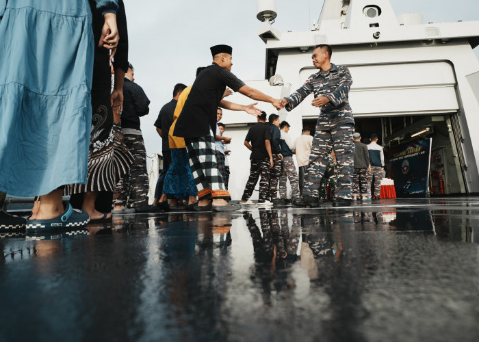 Lebaran di Laut Australia, Awak KRI REM-331 Tetap Khusyuk Rayakan Idulfitri 1447 Hijriah