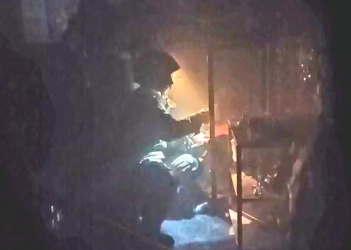 Rumah di Graha Famili Surabaya Terbakar, Diduga Akibat Korsleting Listrik di Lantai Dua
