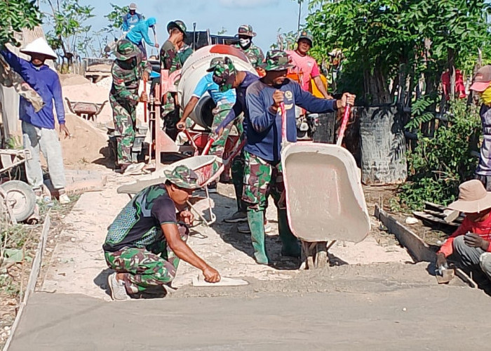 Satgas TMMD Bersama Warga Saling Kebut Selesaikan Pembangunan Jalan Beton di Desa Buddi