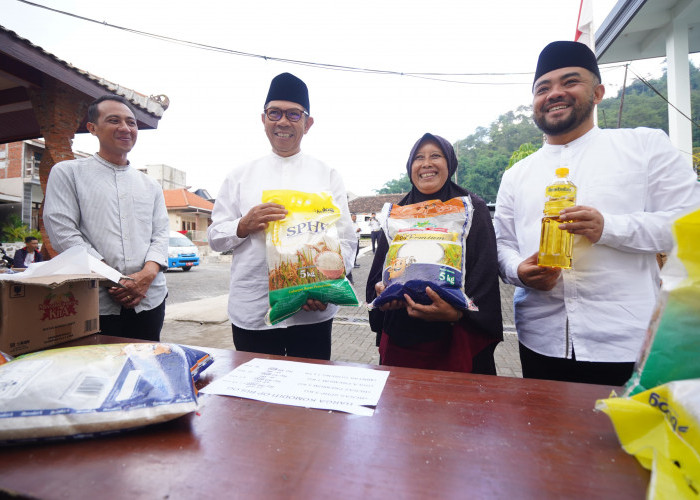 Wali Kota dan Wawali Batu Sidak Operasi Pasar Murah di Desa Sumberejo Guna Stabilkan Harga Pangan