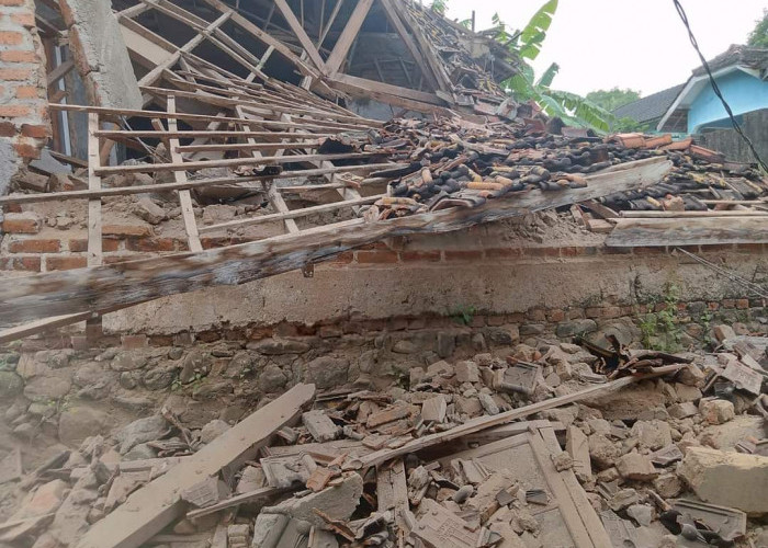 Dampak Kerusakan Gempa Bumi di Bawean Mencapai 4.000 Bangunan