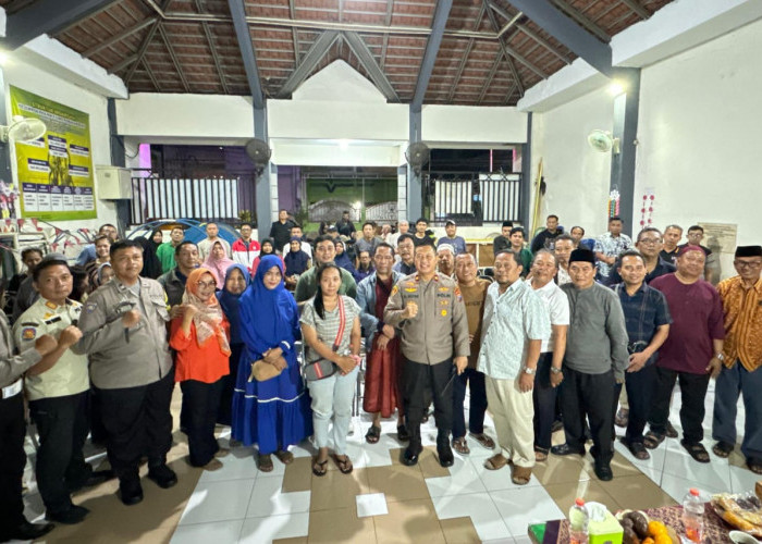 Perkuat Keamanan, Polsek Sukomanunggal dan Camat Sambangi Warga Simo Pomahan Baru