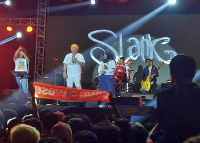 Aksi Panggung Spektakuler, Kaka Slank Puji Komitmen Bupati Mas Rio Perangi Narkoba