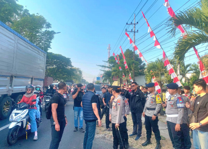 Jalur Pandaan-Sukorejo Rusuh Ulah Oknum Suporter, Mobil Dinas Polisi Dibakar