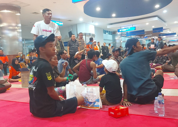 Isak Tangis Sambut Korban Tragedi KMP Mutiara Sentosa 2, Ratusan Korban Langsung Jalani Penanganan Medis
