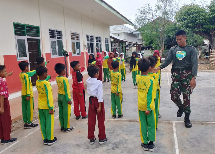 Persiapan Lomba 17 Agustus, Siswa SDN Buddi Dilatih PBB oleh Satgas TMMD ke 121 Kodim 0827/Sumenep