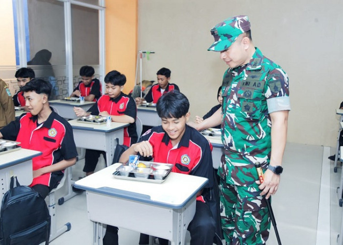 Dandim 0821 Lumajang Bersama Forkopimda Tinjau Dapur Sehat Badan Gizi Nasional