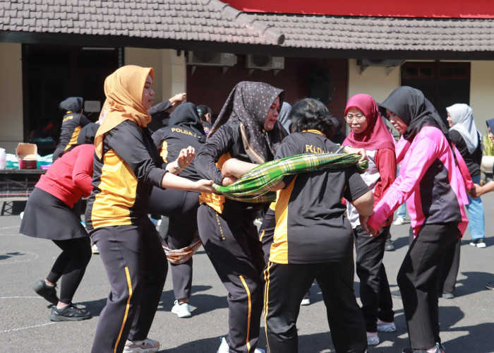 Penuh Semangat, Polwan Jember Gelar Lomba Meriah Rayakan Hari Jadi dan HUT RI