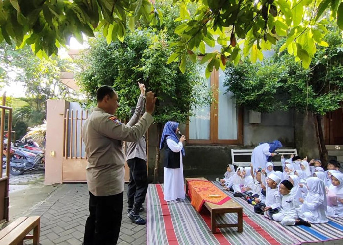 Polsek Pagu Beri Edukasi Peringatan Isra Mikraj kepada Siswa RA Purwaninda 