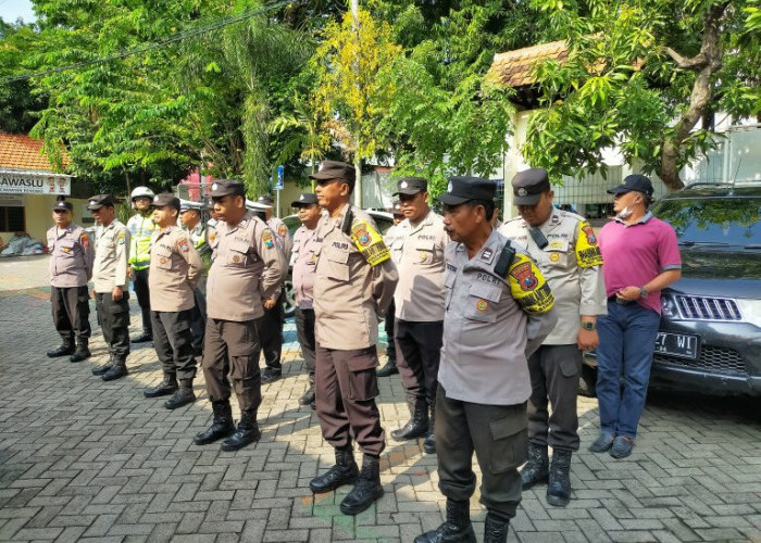 Polsek Benowo Jaga Sidang Pleno Terbuka Pemilu 2024 Di Kecamatan Benowo 