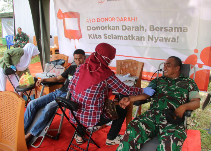 Warga dan TNI Antusias Ikuti Donor Darah di Stand TMMD Ke-127 Kodim Sumenep