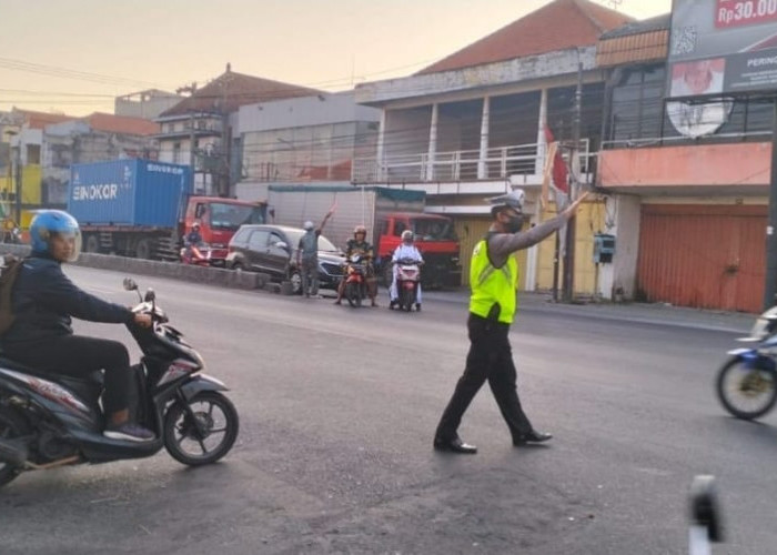 Antisipasi Kepadatan Jalan, Polsek Porong Atur Lalu Lintas