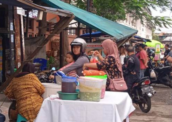 Ngabuburit di Pasar Thor Surabaya, Berburu Takjil Menggugah Selera