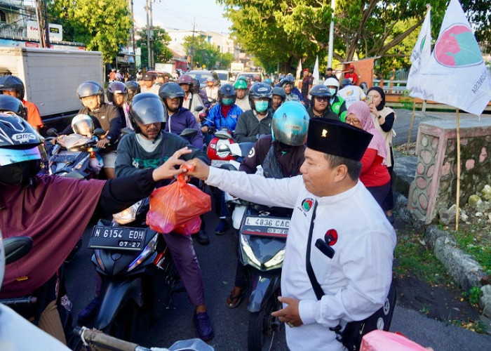 PDI-P Jatim Bagikan 500 Paket Takjil Setiap Hari di Bulan Ramadan