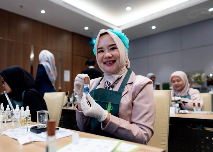 Four Points Tunjungan Plaza Gandeng Mash Moshem Indonesia Ajak Warga Surabaya Racik Parfum