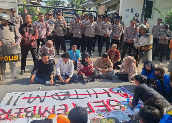Mahasiswa PMII Kepung DPRD Lamongan, Borok DBHCHT Rp19,3 M Dibongkar