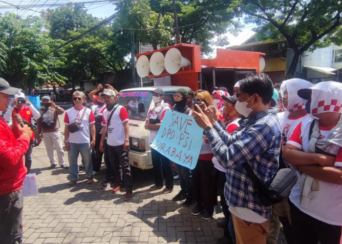 Diduga Korupsi Dana Banpol, Simpatisan PSI Demo Kantor DPD Desak Erick Komala Diturunkan