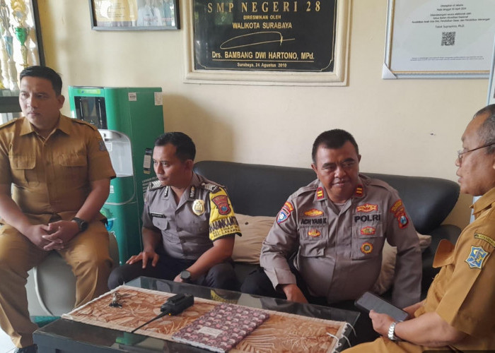 Polsek Lakarsantri Gelar Sosialisasi Anti-Bullying dan Kenalkan Layanan 110 di SMPN 28 Surabaya