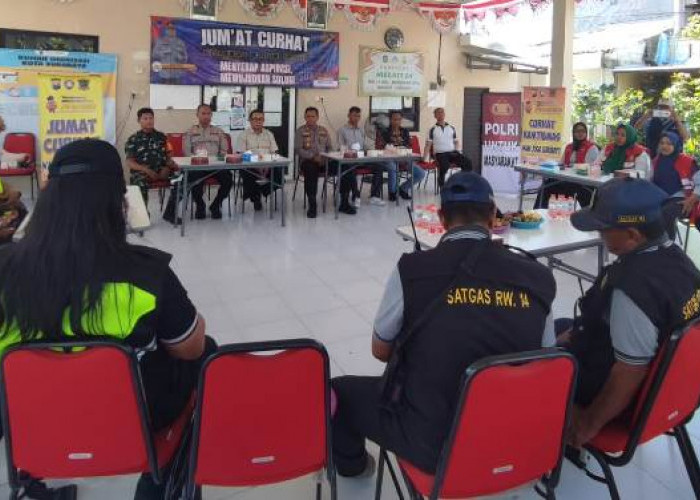 Polsek Rungkut Gelar Jumat Curhat di Medokan Ayu Surabaya, Ajak Orang Tua Cegah Kenakalan Remaja