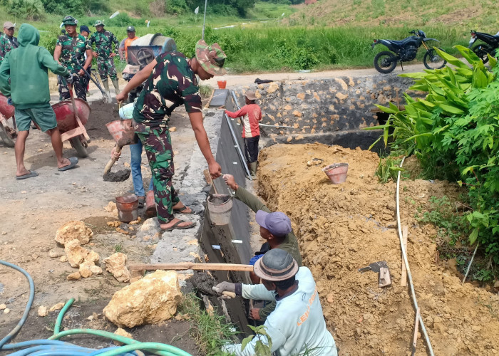Ramadan Tak Hambat Satgas TMMD 127, Plengsengan Desa Mandala Tembus 60 Persen