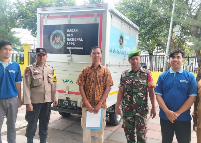 Pastikan Program MBG Perdana Aman, Polsek Wiyung Pantau Pendistribusian di SMPN 59 Surabaya