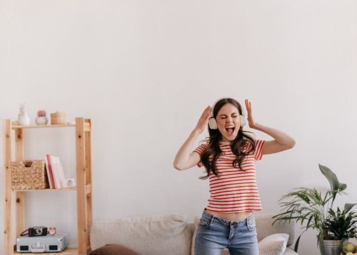 Cara Meredam Kebisingan Kendaraan di Rumah Hook dengan Teknik Soundproofing Alami