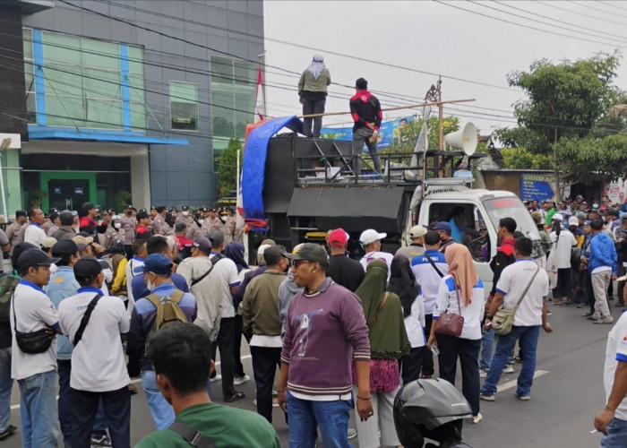 Gaji Dipotong Tapi Tak Bisa Berobat, Ribuan Buruh Jatim Protes Kebijakan Penonaktifan BPJS Kesehatan