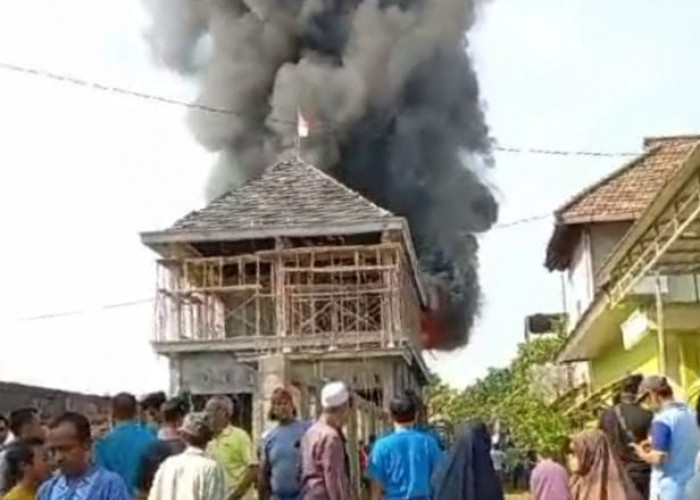 Gudang Barang Pecah Belah Dusun Mojorejo Pasuruan Terbakar