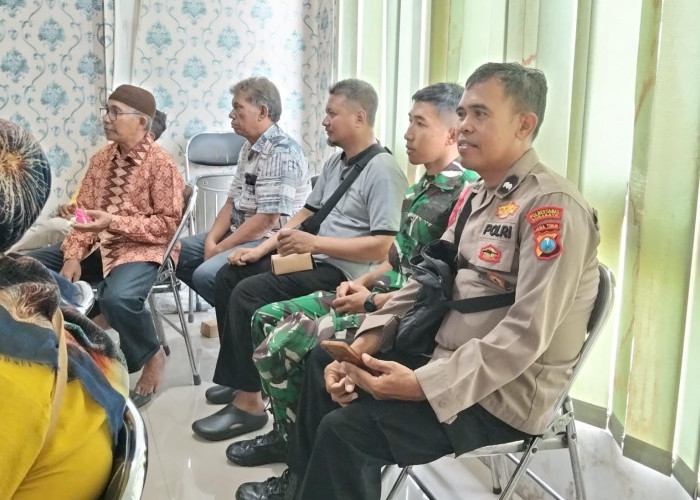 Polsek Bubutan Bersama Tiga Pilar Hadiri Musyawarah Masyarakat Kelurahan demi Peningkatan Kesehatan Warga