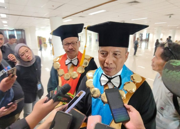 1.416 Wisudawan Unesa Dikukuhkan di Surabaya, Rektor Tekankan Resiliensi Global