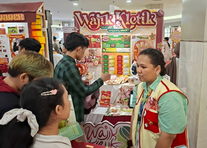 Angkat Potensi Kuliner Tradisional, Mahasiswa DKV Unesa Rebranding Wajik Kletik Bu Prajitno di Pameran Stendal