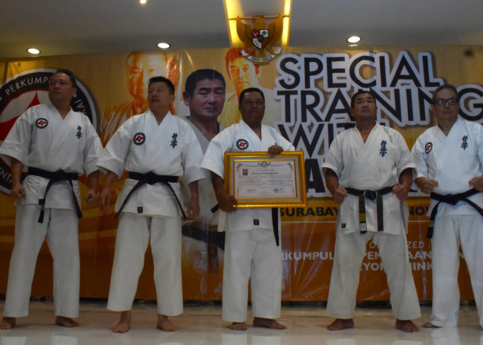 Pangdam V/Brawijaya Terima Penghargaan Dan-IV Kehormatan Kyokushinkai