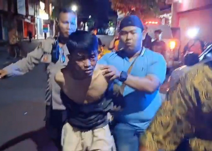 Gagal Kabur Usai Rampas Ponsel di Kedungdoro, Jambret Asal Semut Kalimir Babak Belur Dimassa