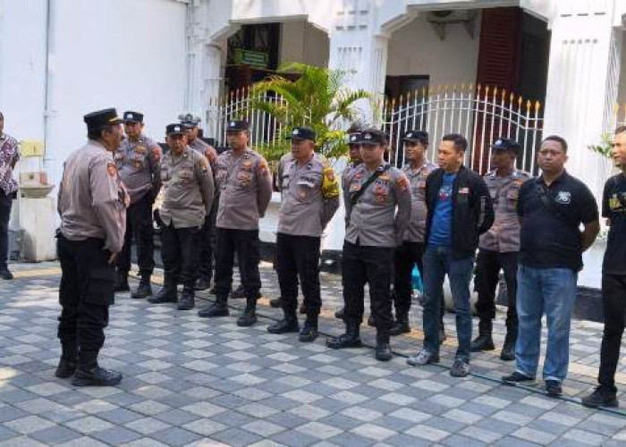 Polsek Sawahan Kerahkan 26 Personel Amankan Aksi Unjuk Rasa FSPMI di PN Surabaya