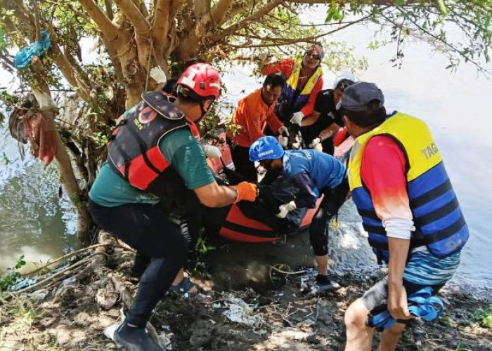 Pengamen Lompat ke Sungai Jagir Ditemukan Tewas