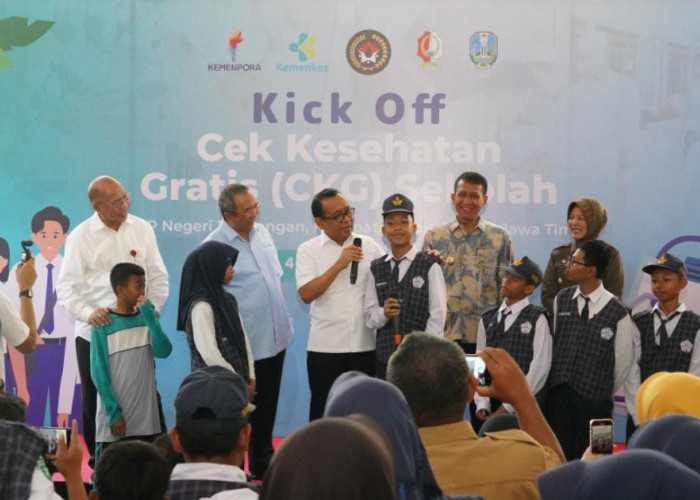 Menko PMK Pratikno Tinjau 958 Siswa Ikuti Kick Off CKG, Tekankan Pola Hidup Sehat bagi Generasi Muda