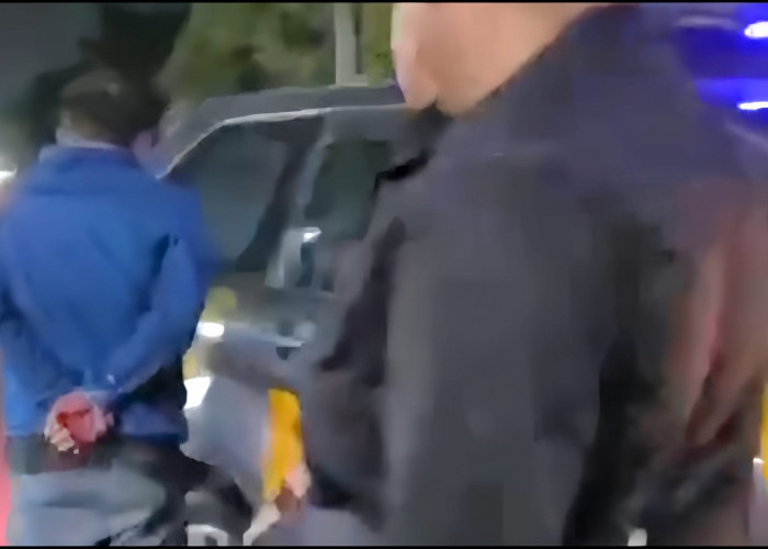 Kepergok Curi Motor Karyawati Minimarket, Residivis Curanmor Babak Belur Dihajar Massa di Sidoarjo
