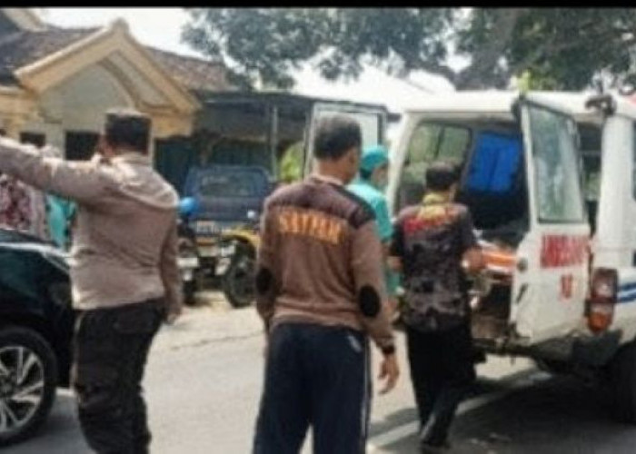 Kecelakaan Lalu Lintas di Tikungan Pasar Sapi Bakalanpule Lamongan Libatkan Tiga Kendaraan
