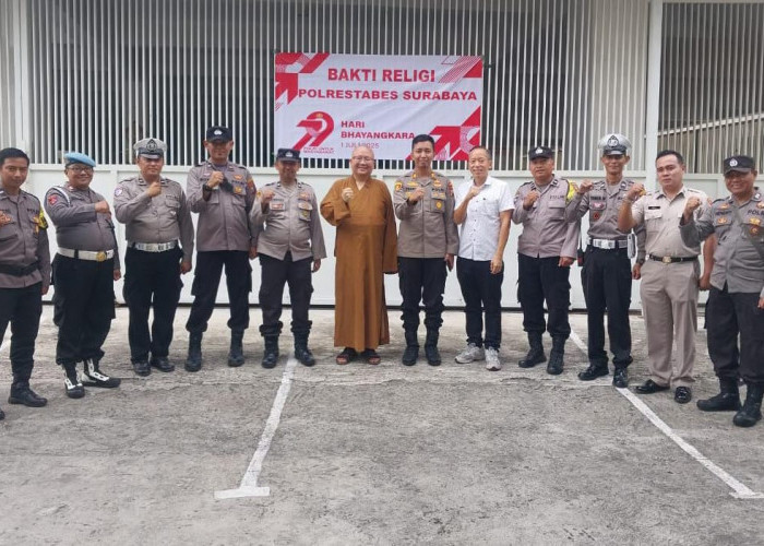 Polsek Tenggilis Mejoyo Gelar Bakti Religi di Wihara BDC, Pastikan Keamanan Umat Buddha
