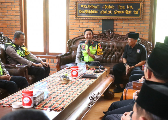 Kapolres AKBP Mario Prahatinto Silaturahmi ke Perguruan Silat di Bojonegoro