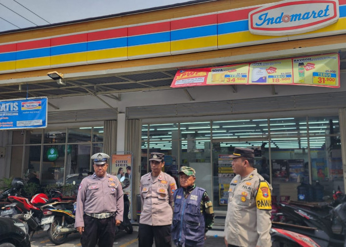 Patroli Gabungan Polsek Simokerto Sasar Indomaret Ngaglik, Antisipasi Kejahatan Jalanan