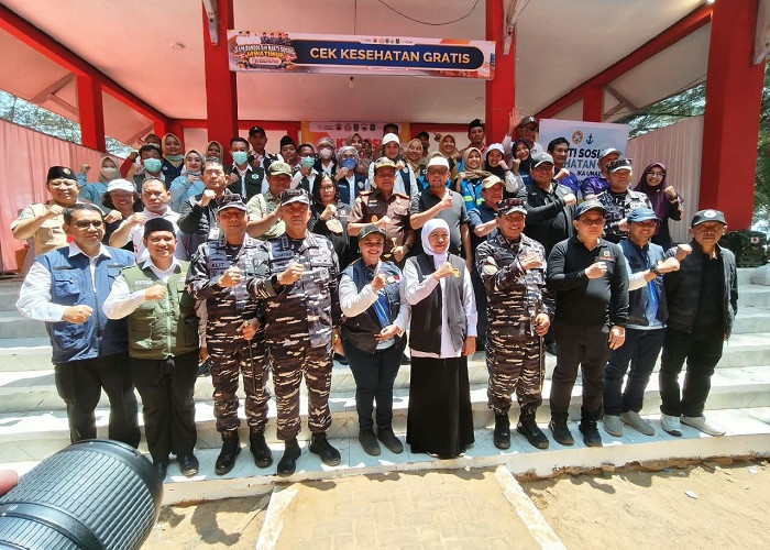Kunker ke Sumenep, Gubernur Khofifah Gerojok Bantuan Kesehatan, UMKM, Petani, dan Nelayan